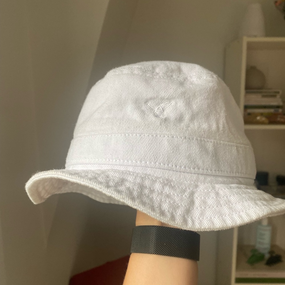 White artizia bucket hat denim
